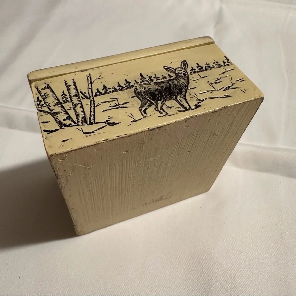 Trinket box with a doe and her baby